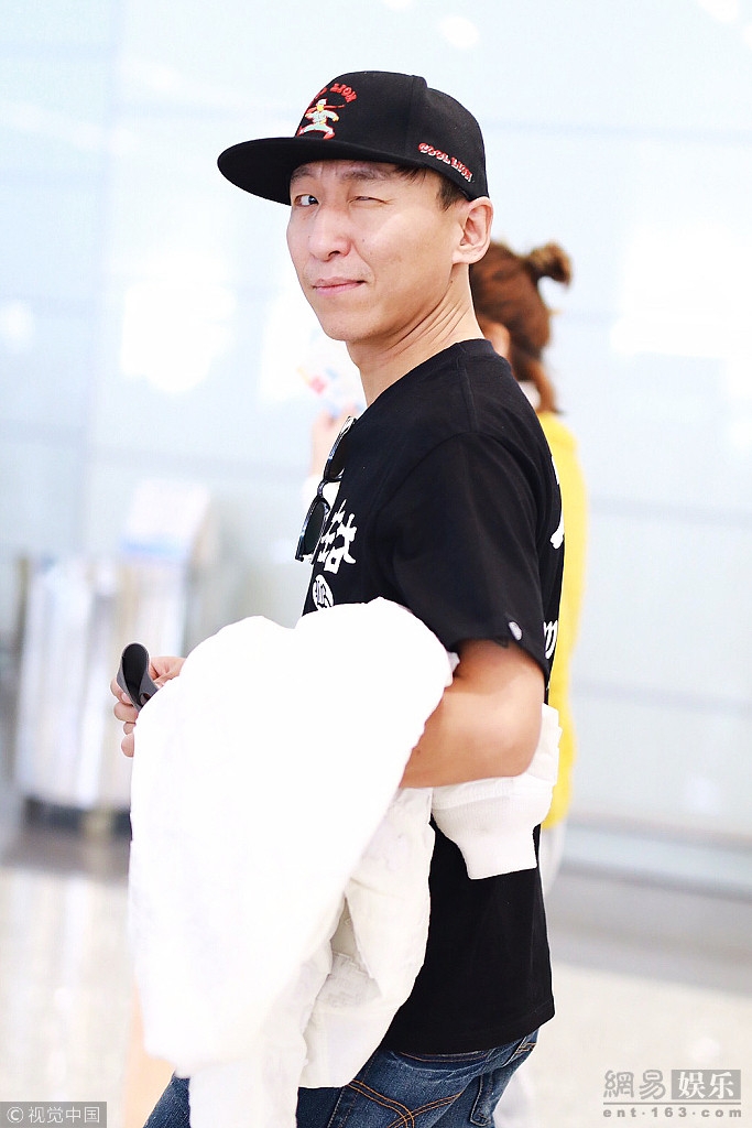 陈羽凡侧脸抿嘴撞脸宋小宝,一个表情逗乐网友,被赞太逗了