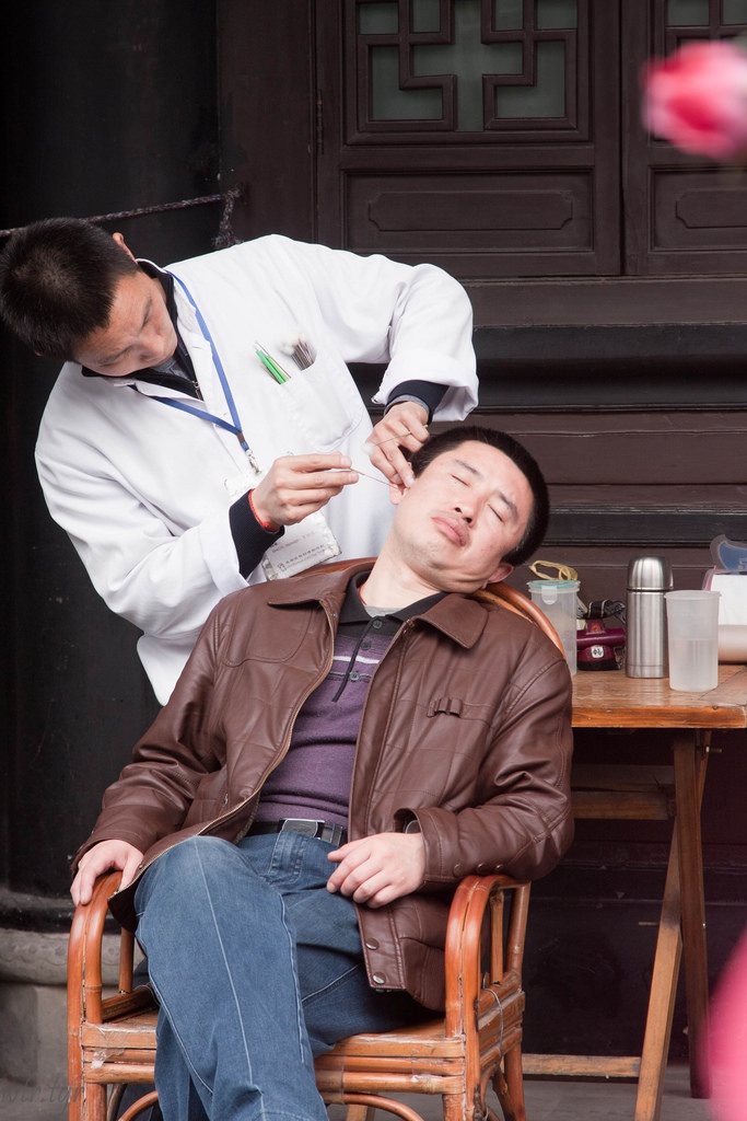 首次去成都的游客许多都体验过采耳的快活让人欲仙欲死