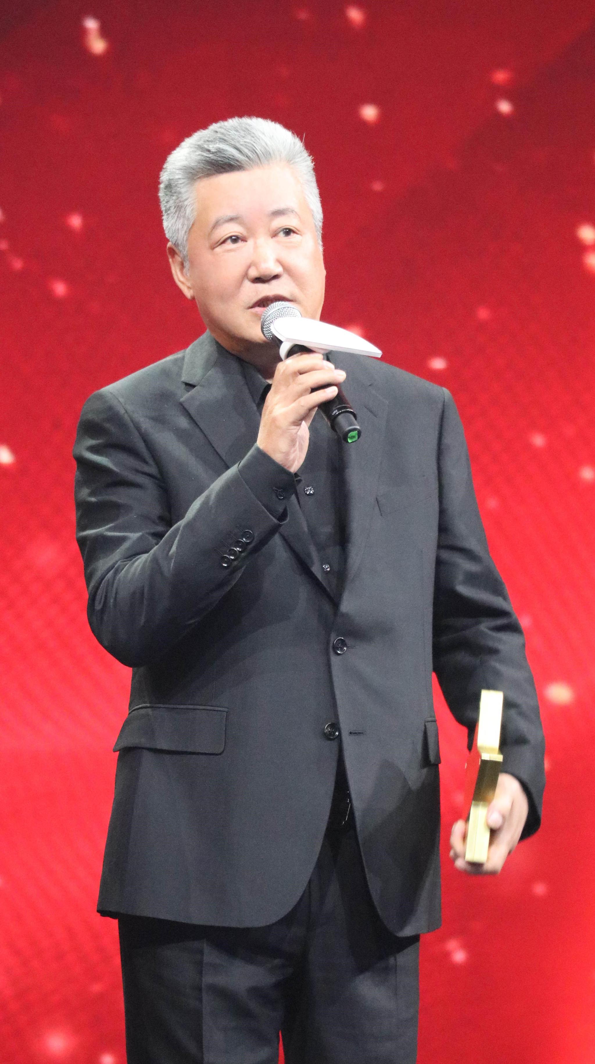 赵宝刚导演荣获2018国剧盛典"中国电视剧幕后贡献人物"