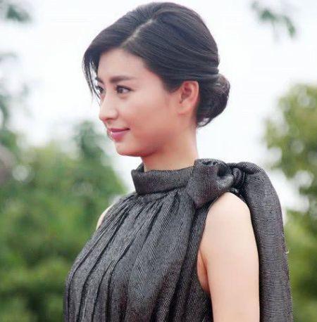 28岁因《甄嬛传》一夜爆红,怀孕后胖得无人敢认,如今瘦了