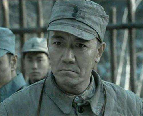 李幼斌的造型,全身都是灰扑扑的.