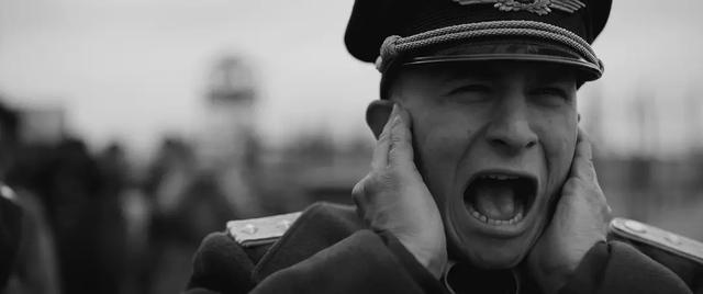 逃兵偶然捡到一件衣服,穿上后却蜕变为凶残恶魔,2周夺走125条命