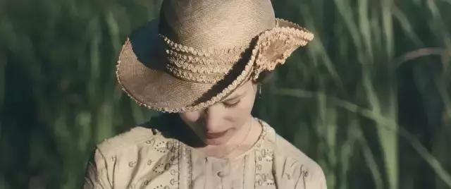 清醒时,把爱剥离得如此哲学,昏厥时,将爱混沌的