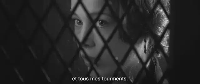 清醒时,把爱剥离得如此哲学,昏厥时,将爱混沌的