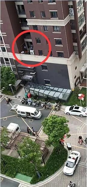 昨天上午,南通如皋某中学某学生跳楼身亡,愿天堂一切安好