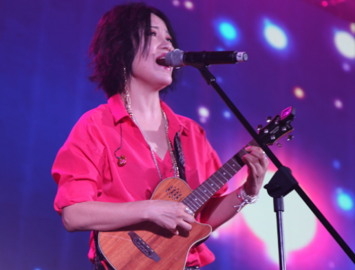 她曾多次登台春晚,被恩师欺骗怀孕后又打掉,今年过半百还是单身