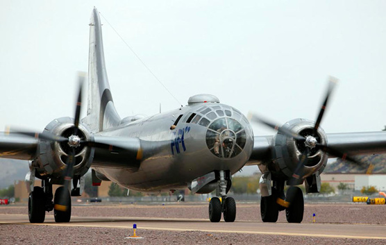 从图-16到图-160,为什么现在的重型轰炸机都喜欢"裸奔"?