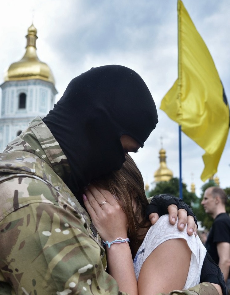 乌克兰夫妻离别图片图片