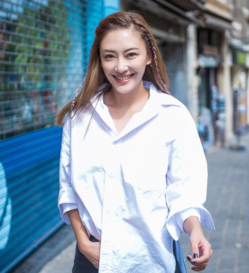 应采儿是真正的性感女人,白衬衫配牛仔裤,也穿成男人爱的样子!