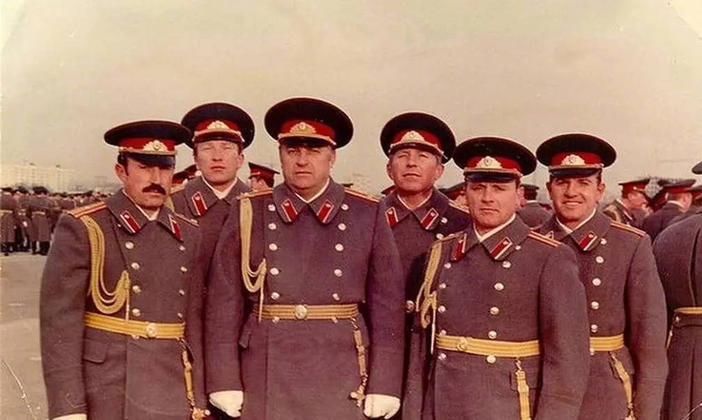 冷战时最精锐的苏联红军:主要工作是走私香烟,业余才考虑作战