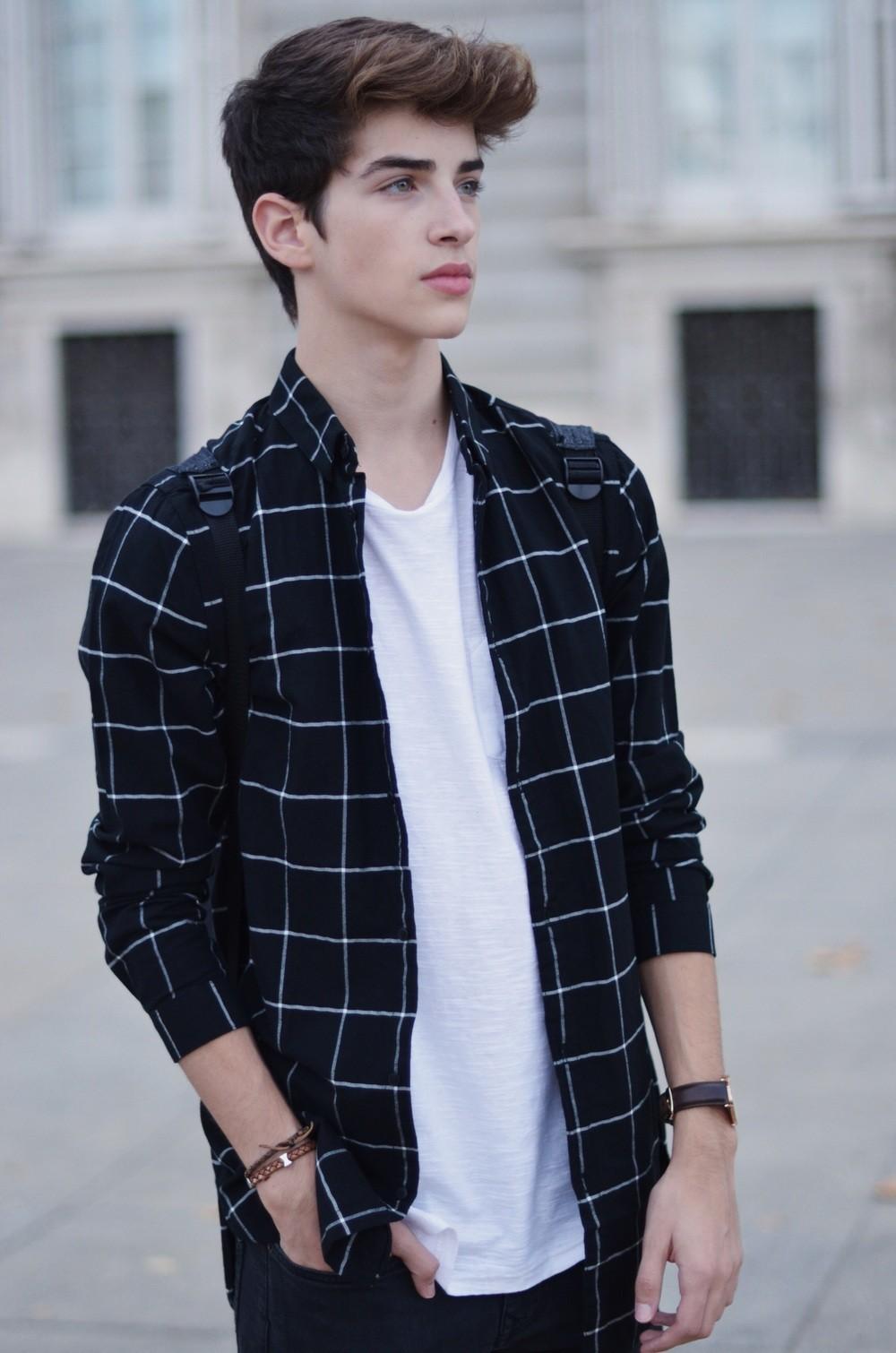 这个中国男模有颜值却不张扬默默地登上了英国最高端的时尚杂志