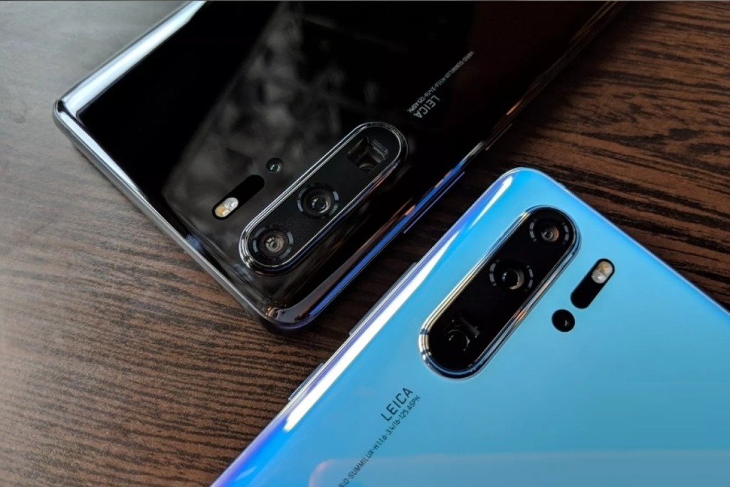 华为p30系列发布后雷军连发微博补刀三星也来凑热闹