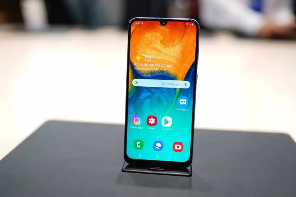 三星a20e采用5.8英寸tft显示屏 15w快充来袭!__财经头条