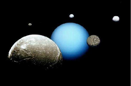 天王星和海王星质量和体积上都碾压地球可为何卫星没有月球大