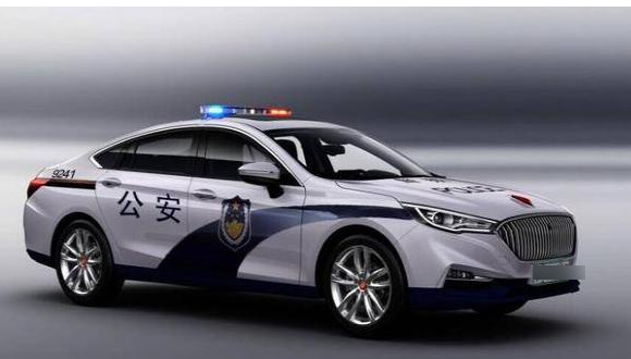 国内警车"大换血",红旗换上新涂装,车友:不愧是国产红旗!