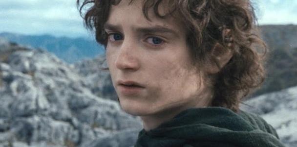 如果不是佛罗多意识到危险,在最后紧急关头大声叫喊,使其他霍比特人得