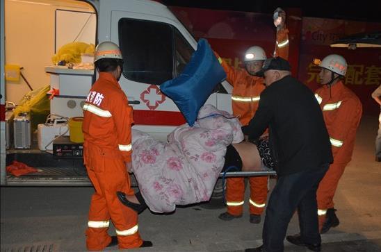 一对情侣洗澡时不慎一氧化碳中毒抢救无效不想身亡