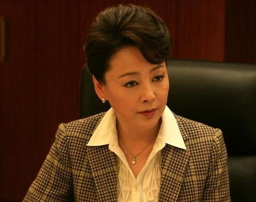 她曾因《庐山恋》火遍全国,事业当红却出国留学,今62岁仍单身