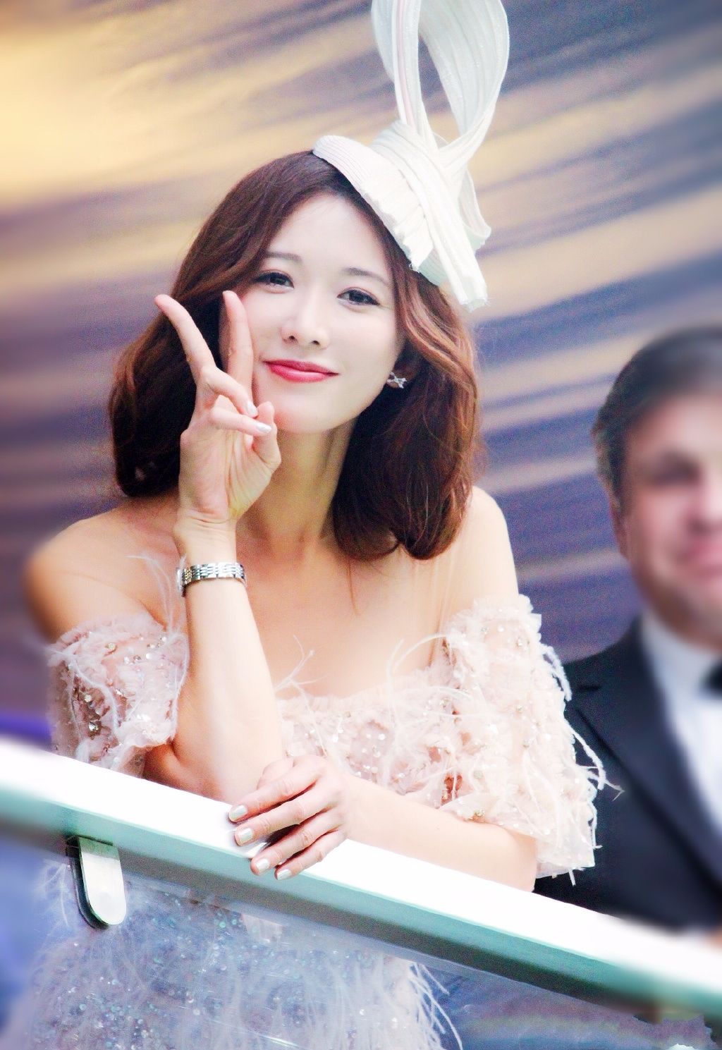 林志玲穿深蓝色长裙美若少女温柔的笑甚是迷人