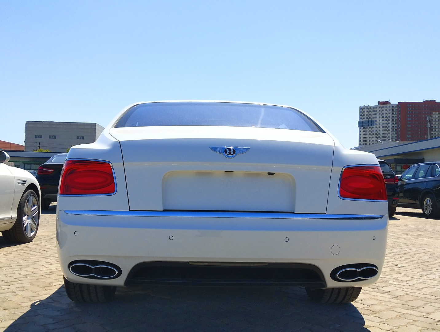 2019款宾利飞驰v8s的内饰更多的是去诠释运动之美