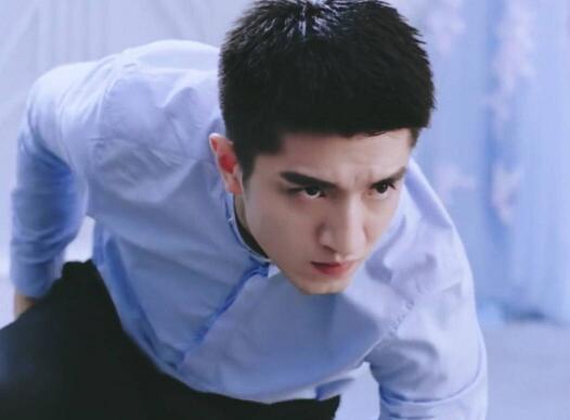 《倾城时光》厉致诚因为耳朵频繁的红,本人出面向观众道歉