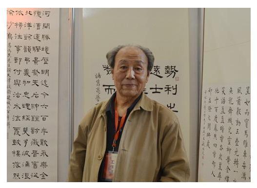 师从名家李鹤年,年逾六旬钻研汉帛书有成绩,80多岁仍笔耕不辍