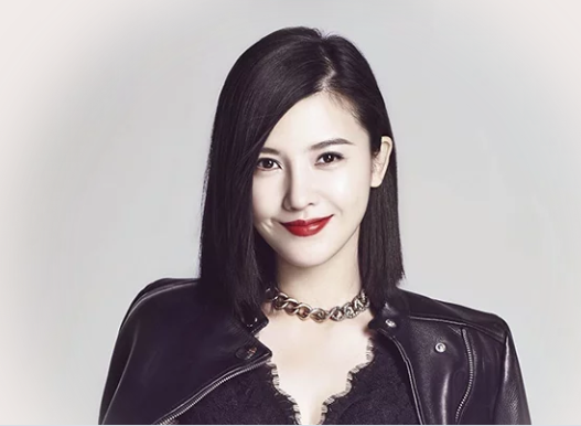 她从小学习音乐,可惜音乐之路没啥发展,转型做演员之后走红