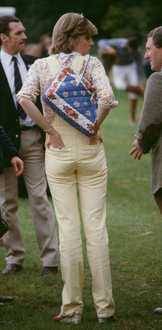 戴安娜牛仔装真时髦随性休闲又时尚造型非常前卫