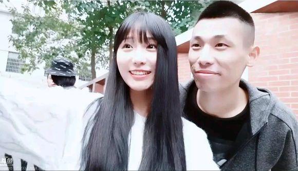 斗鱼旭旭宝宝被卖牛肉干的"盯"上了,宝哥:我得忽悠他们送超火