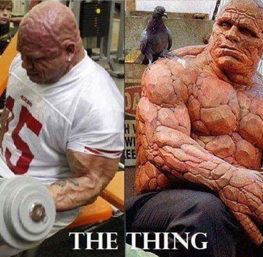 现实版的肌肉怪兽,手臂与额头青筋暴突,很像神奇四侠里石头人!