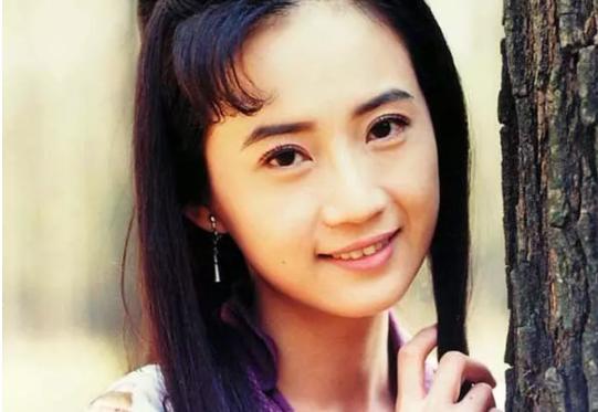 一直到电影《yes一族》的播出,桑妮才凭借该戏入围了当年的香港金像奖