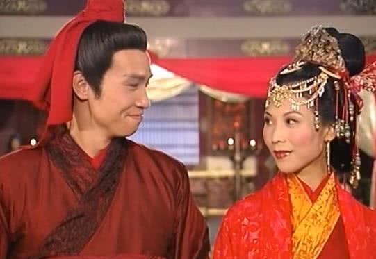 同样是甄宓新娘装蔡少芬有演技李依晓身后的杨洋亮了