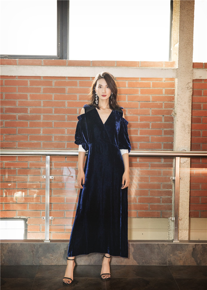 《无双》定档9月30 冯文娟一人分饰两角"钞"精彩