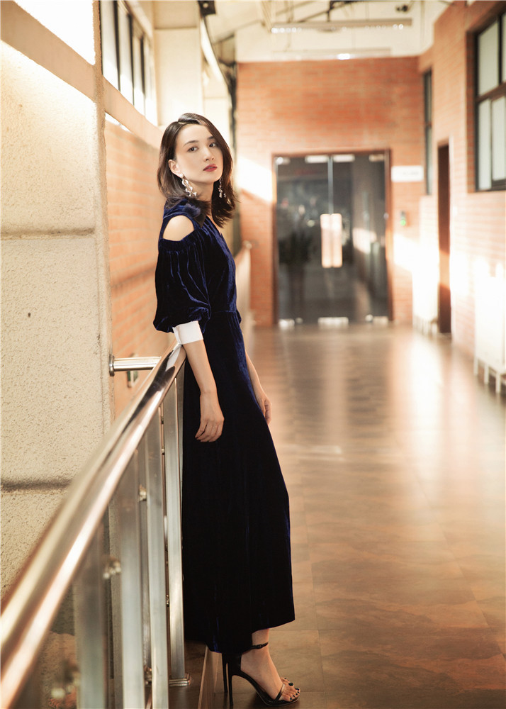 《无双》定档9月30 冯文娟一人分饰两角"钞"精彩