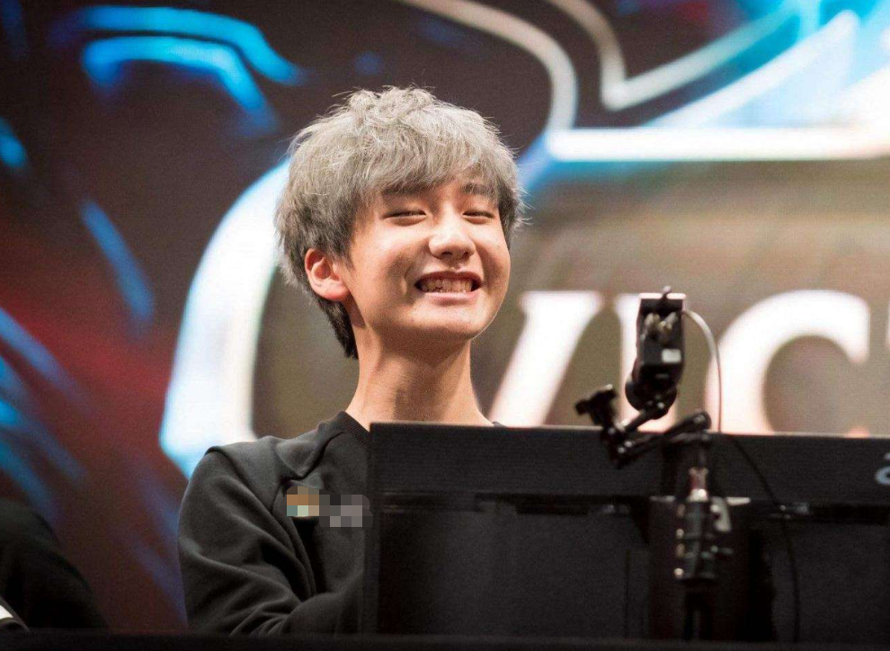 g中单皇冠哥,比如skt下路bang,小花生peanut则明确表示自己不会出国"