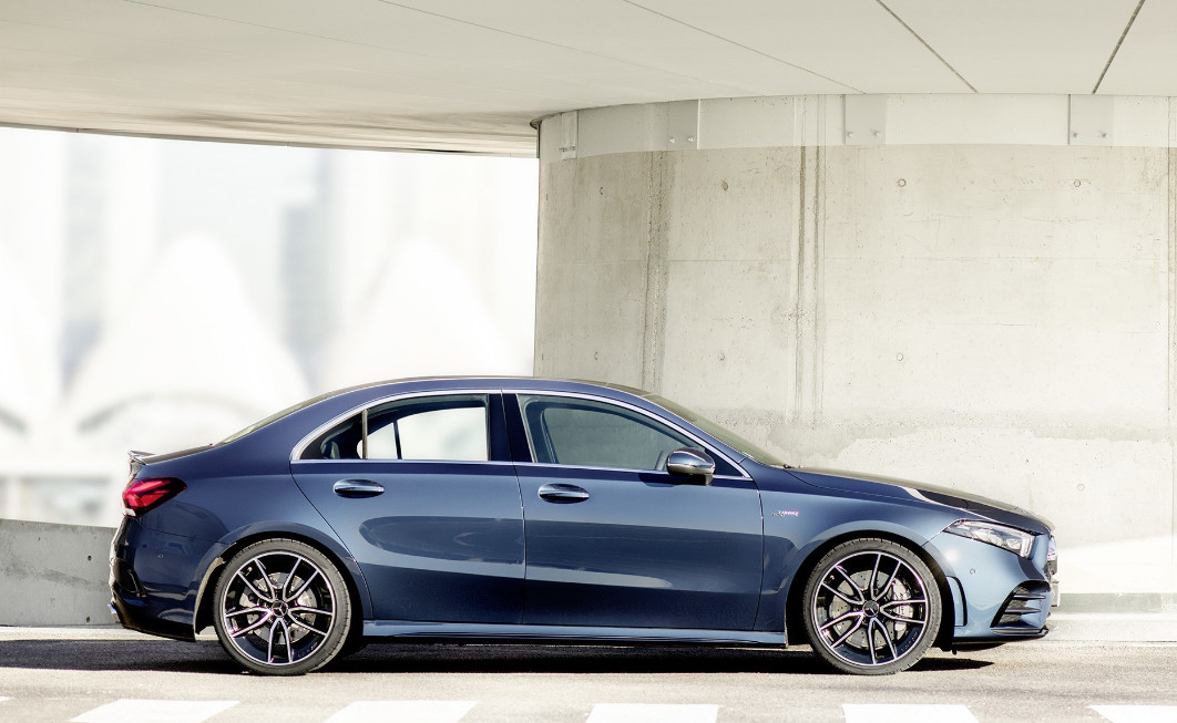 奥迪s3坐不住了,最亲民的amg新车来袭,起步就有306马力