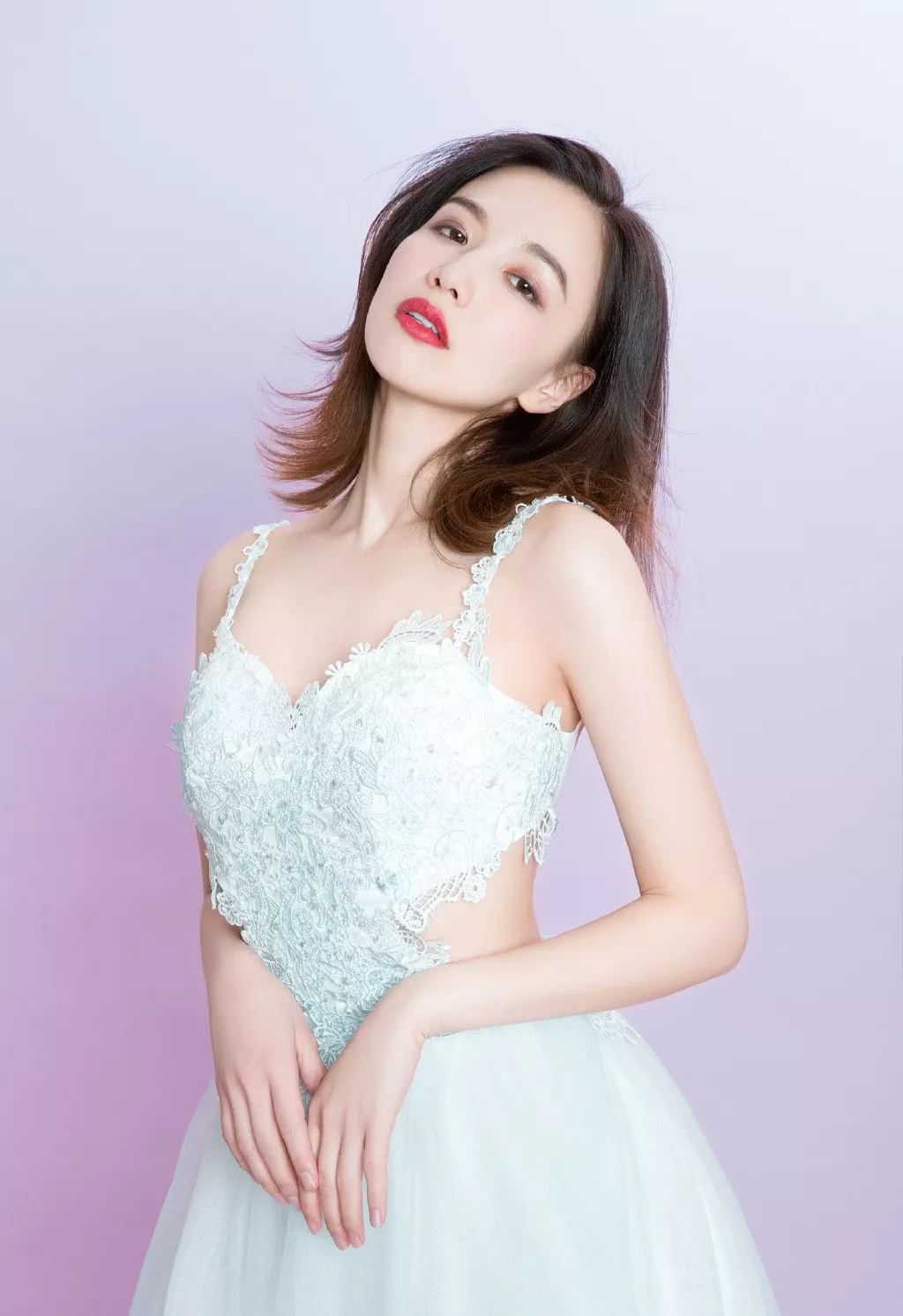 《创造101》百变菊麟 性感可爱 女人味十足__财经头条