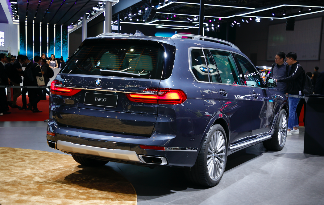 卖得比奔驰还贵,宝马x7真的能比奔驰gls更豪华吗?