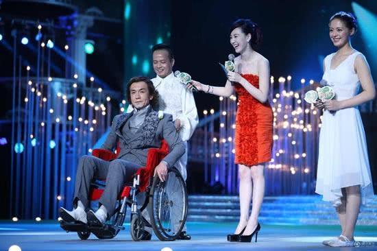 哈文微博上宣布李咏去世的消息之后,李咏一家人移民美国的真相才浮出