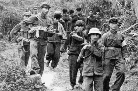 对越反击战:五名侦察兵"英雄虎胆"深入敌后,抓获重要越军俘虏