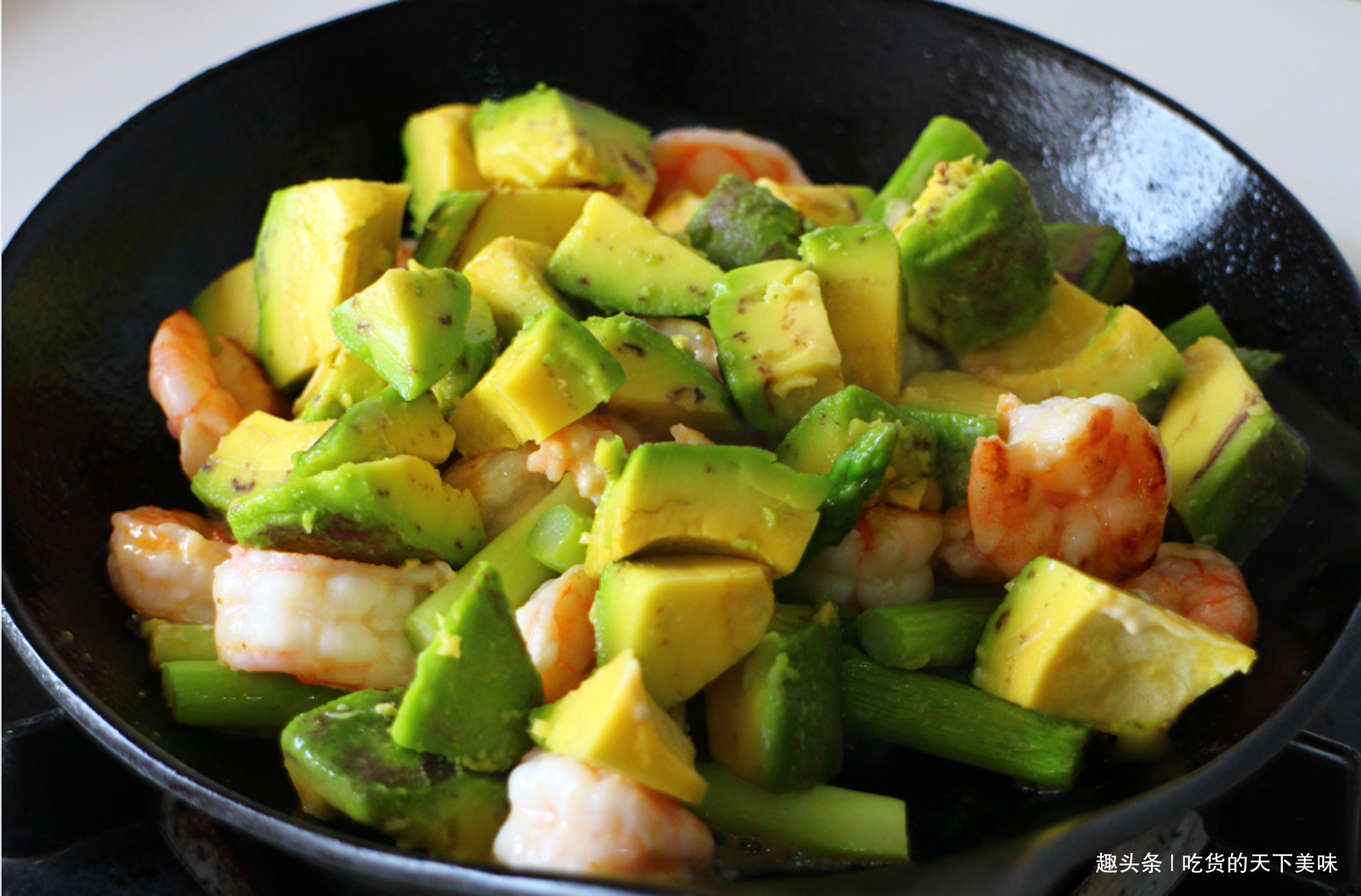 舌尖上的时令菜-春天芦笋,芦笋最好做法是搭配虾仁,味道美极了