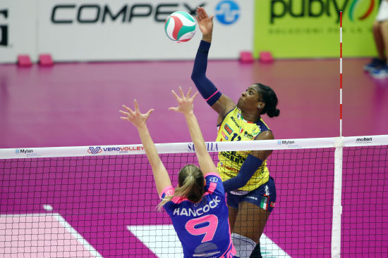 Q: 你有崇拜的球员吗？