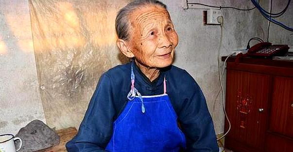 老人拿金钗上节目,钗上刻着一行字,专家忙问:你是何身份?