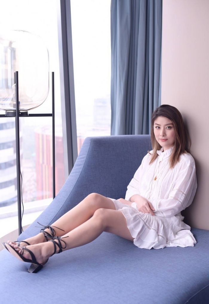 陈慧琳不得了,穿一条"透明裤"秀美腿,一般人可不敢穿吧?