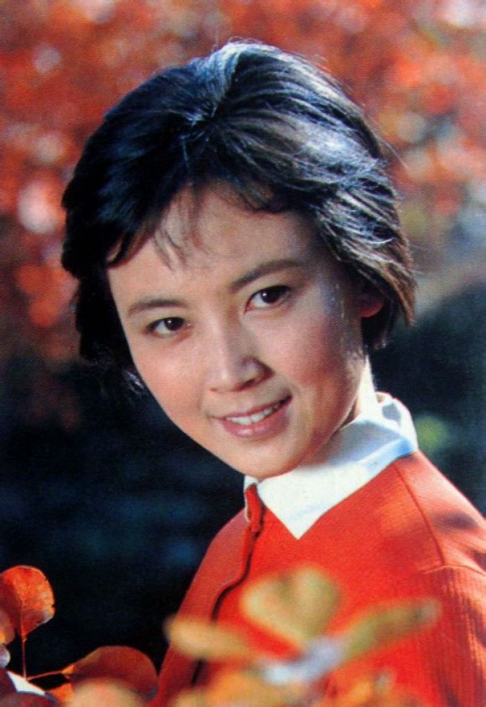 一出道就大红,曾因难产险丧命,画画扬名国际,嫁军官恩爱42年|赵静