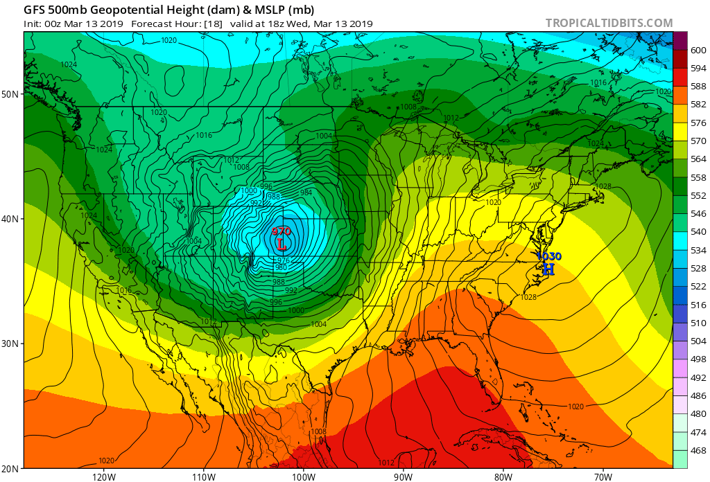 美国西海岸的一个低涡形成的,它在越过美国西部后转变为深邃的西风槽