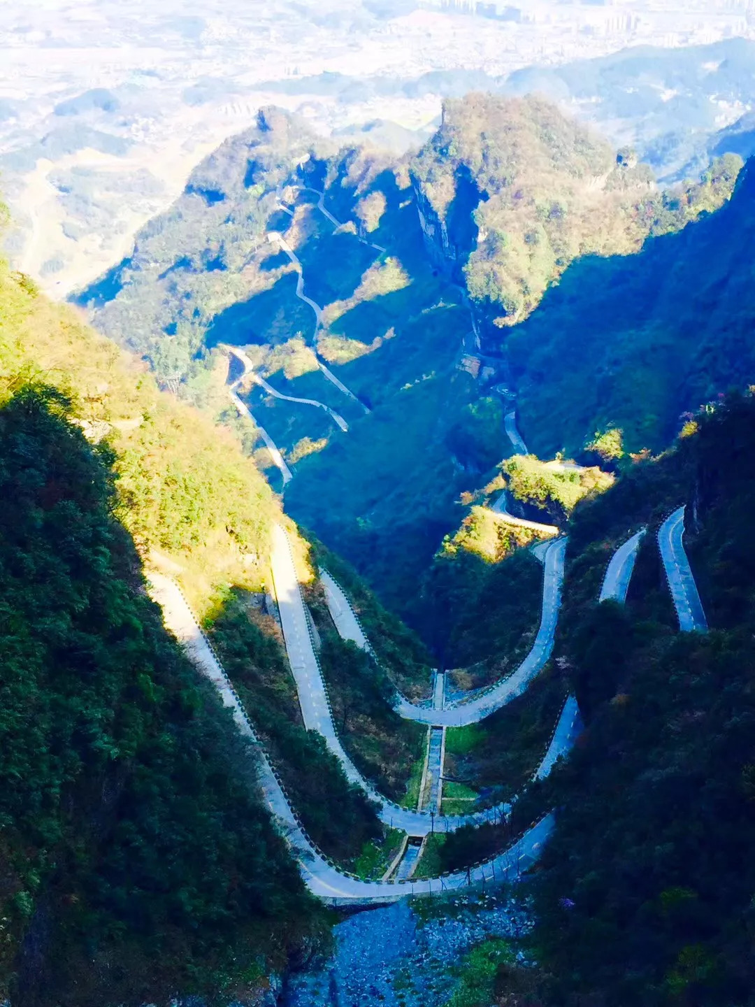 湖南有条盘山公路10公里99弯被称为天下第一公路奇观