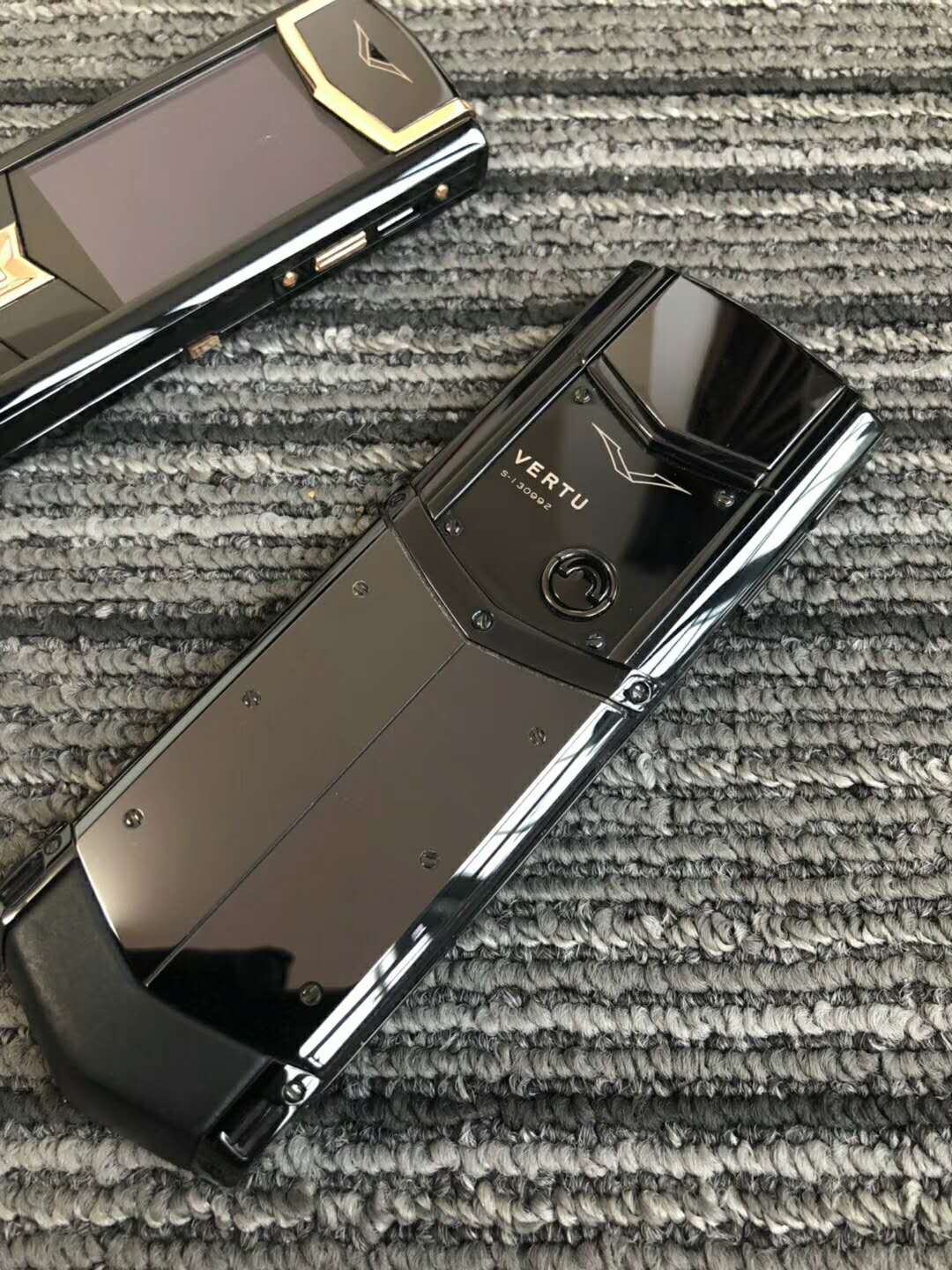 vertu终极黑色签名版不是有钱就能买到的