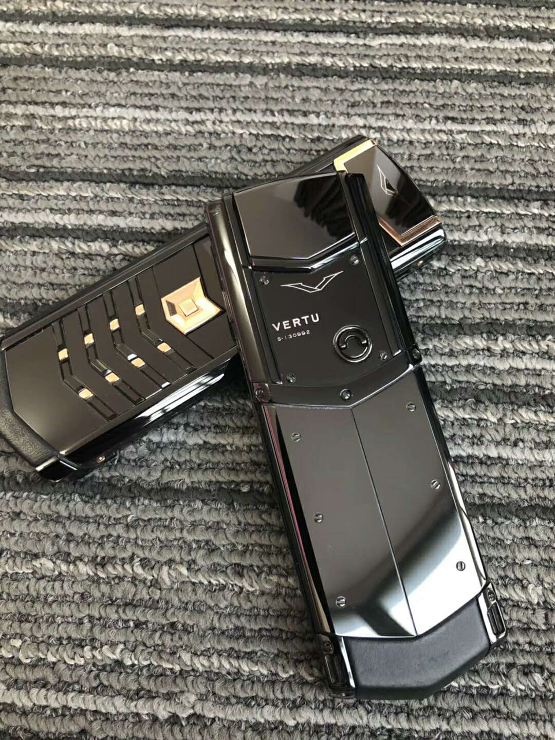 vertu终极黑色签名版不是有钱就能买到的