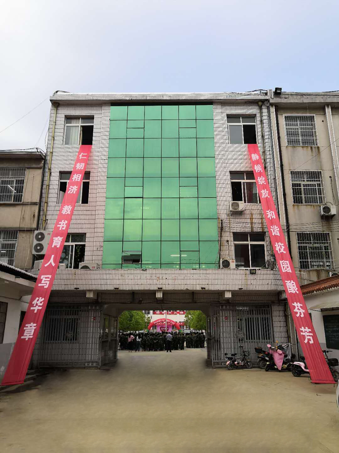 邓州市城区三初中隆重举行开学典礼暨感恩教师节活动